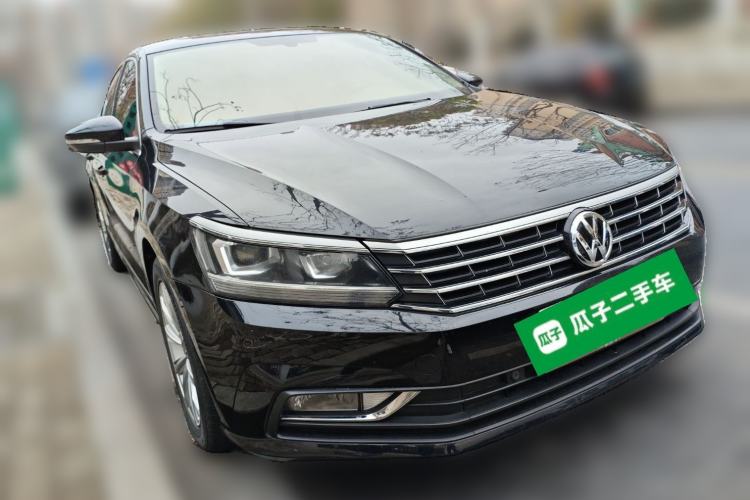 Used Volkswagen Passat 2017 330TSI DSG Luxury Edition Front Right 45 Deg