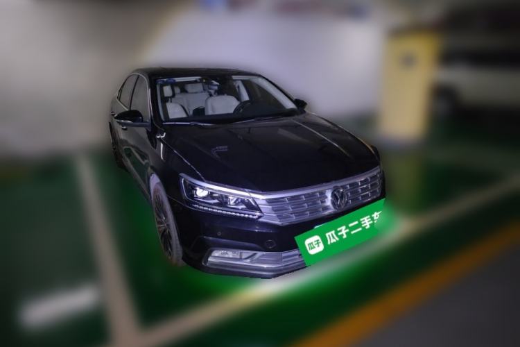Used Volkswagen Passat 2017 330TSI DSG Luxury Edition Front Right 45 Deg