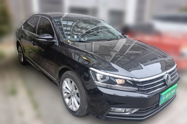 Used Volkswagen Passat 2017 330TSI DSG Luxury Edition Front Right 45 Deg