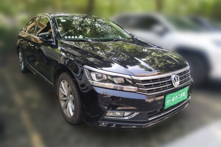 Used Volkswagen Passat 2017 330TSI DSG Luxury Edition Front Right 45 Deg