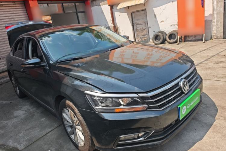 Used Volkswagen Passat 2017 330TSI DSG Luxury Edition Front Right 45 Deg