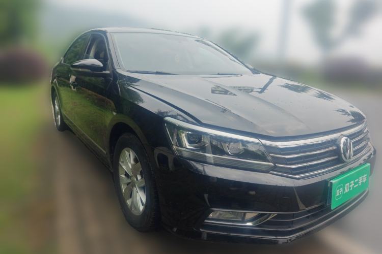 Used Volkswagen Passat 2017 280TSI DSG Luxury Edition Front Right 45 Deg