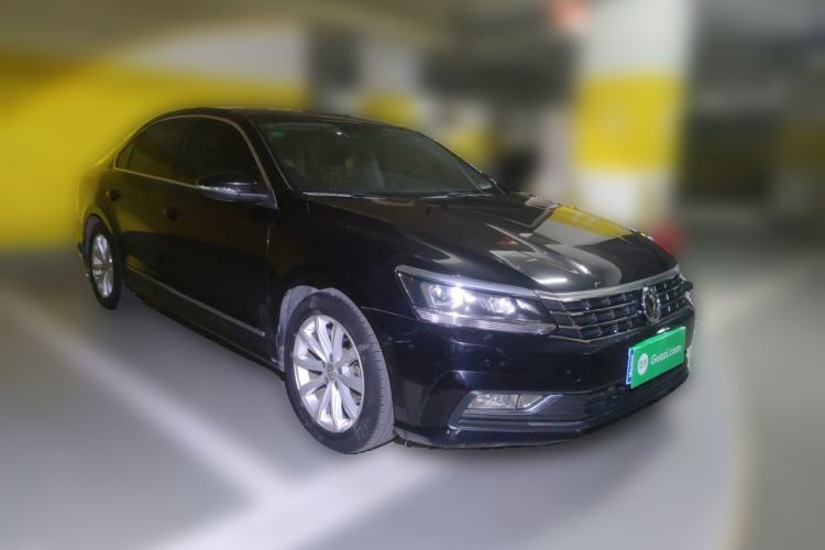 Used Volkswagen Passat 2017 330TSI DSG Luxury Edition Front Right 45 Deg