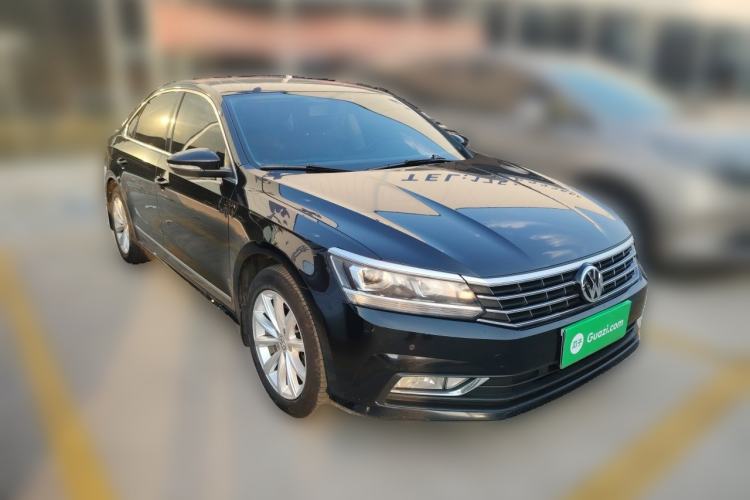 Used Volkswagen Passat 2017 330TSI DSG Luxury Edition Front Right 45 Deg