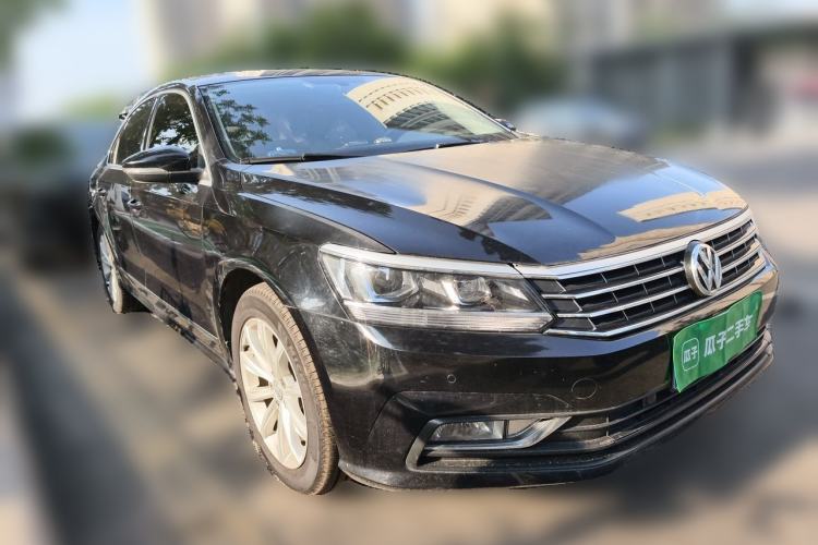 Used Volkswagen Passat 2017 330TSI DSG Luxury Edition Front Right 45 Deg