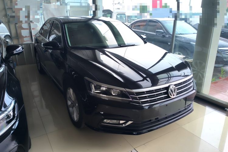 Used Volkswagen Passat 2017 330TSI DSG Luxury Edition Front Right 45 Deg