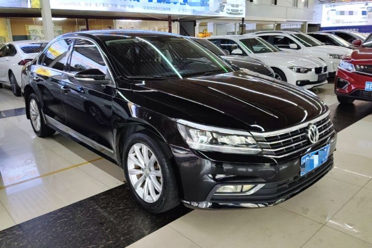 Used Volkswagen Passat 2017 330TSI DSG Luxury Edition Front Right 45 Deg