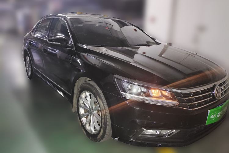 Used Volkswagen Passat 2017 330TSI DSG Luxury Edition Front Right 45 Deg