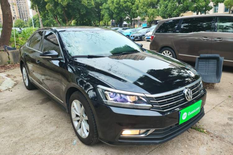 Used Volkswagen Passat 2017 330TSI DSG Luxury Edition Front Right 45 Deg