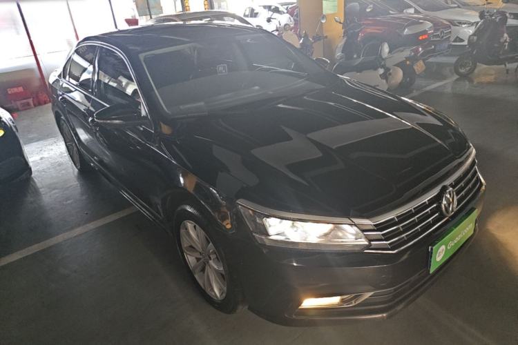 Used Volkswagen Passat 2017 330TSI DSG Luxury Edition Front Right 45 Deg