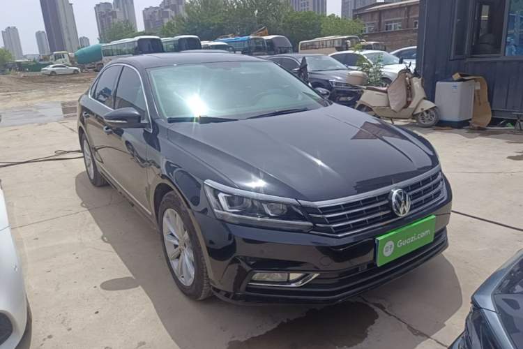 Used Volkswagen Passat 2017 330TSI DSG Luxury Edition Front Right 45 Deg
