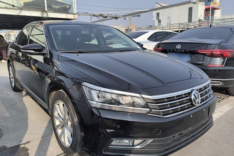 Used Volkswagen Passat 2017 330TSI DSG Luxury Edition Front Right 45 Deg