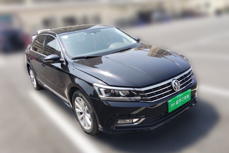 Used Volkswagen Passat 2017 330TSI DSG Luxury Edition Front Right 45 Deg