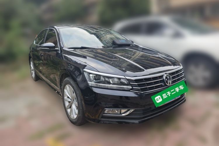 Used Volkswagen Passat 2017 330TSI DSG Luxury Edition Front Right 45 Deg