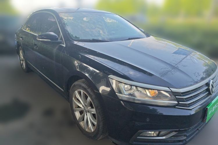 Used Volkswagen Passat 2017 280TSI DSG Luxury Edition Front Right 45 Deg