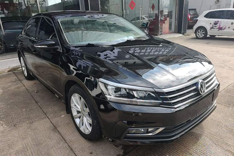 Used Volkswagen Passat 2017 280TSI DSG Luxury Edition Front Right 45 Deg