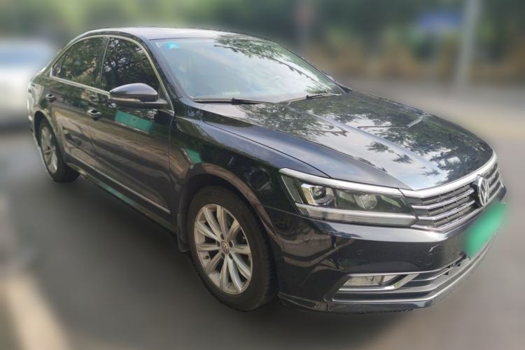 Used Volkswagen Passat 2017 280TSI DSG Luxury Edition Front Right 45 Deg