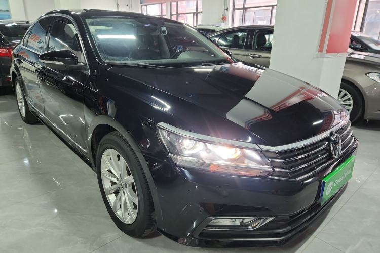 Used Volkswagen Passat 2017 280TSI DSG Luxury Edition Front Right 45 Deg