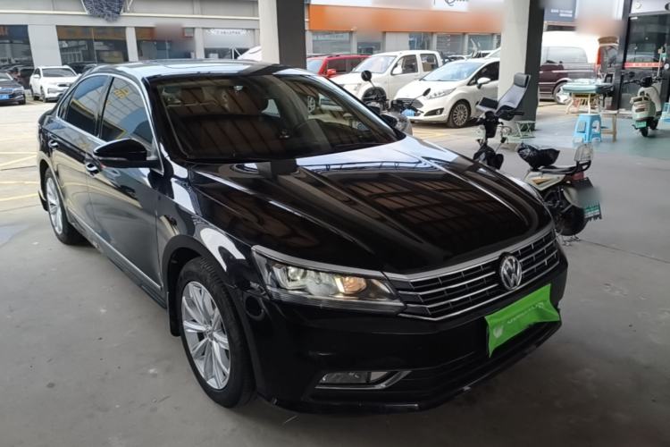 Used Volkswagen Passat 2017 330TSI DSG Luxury Edition Front Right 45 Deg