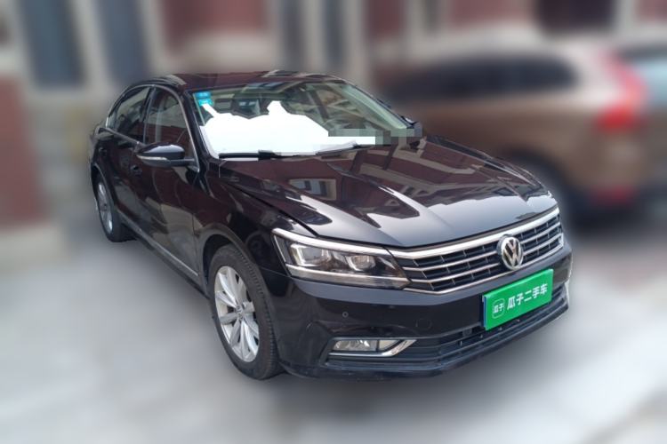 Used Volkswagen Passat 2017 330TSI DSG Luxury Edition Front Right 45 Deg