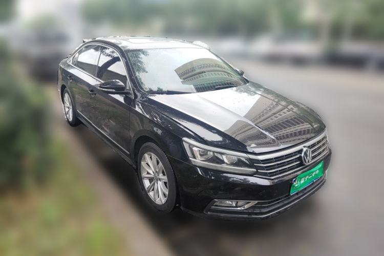 Used Volkswagen Passat 2017 330TSI DSG Luxury Edition Front Right 45 Deg