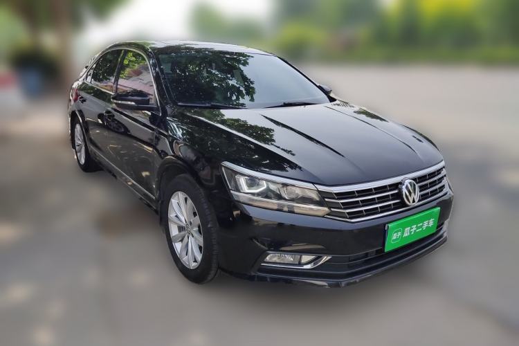 Used Volkswagen Passat 2017 330TSI DSG Luxury Edition Front Right 45 Deg