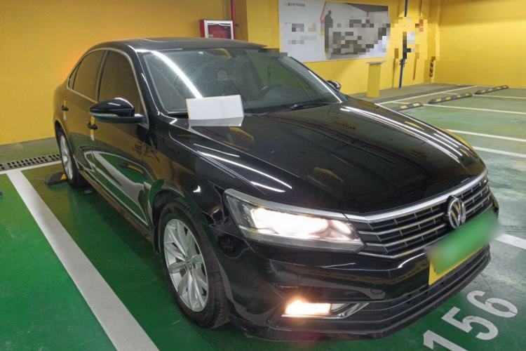 Used Volkswagen Passat 2017 330TSI DSG Luxury Edition Front Right 45 Deg