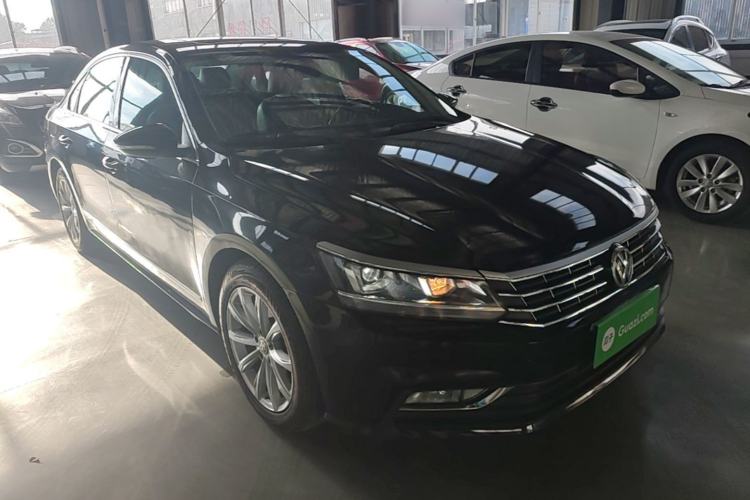 Used Volkswagen Passat 2017 280TSI DSG Luxury Edition Front Right 45 Deg