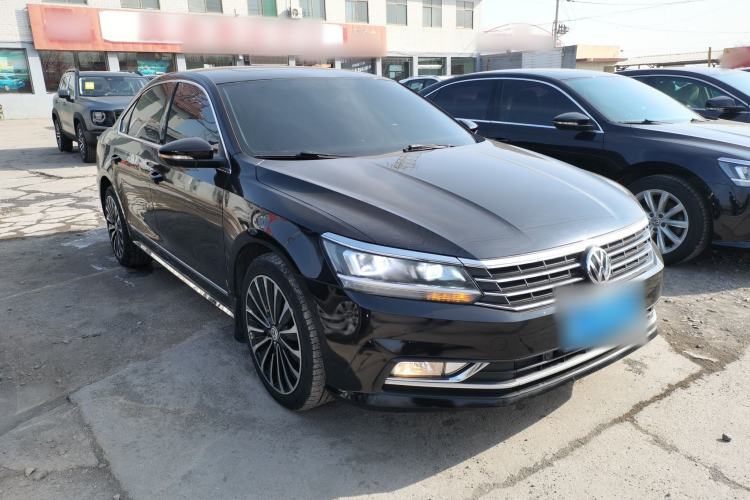 Used Volkswagen Passat 2017 330TSI DSG Luxury Edition Front Right 45 Deg