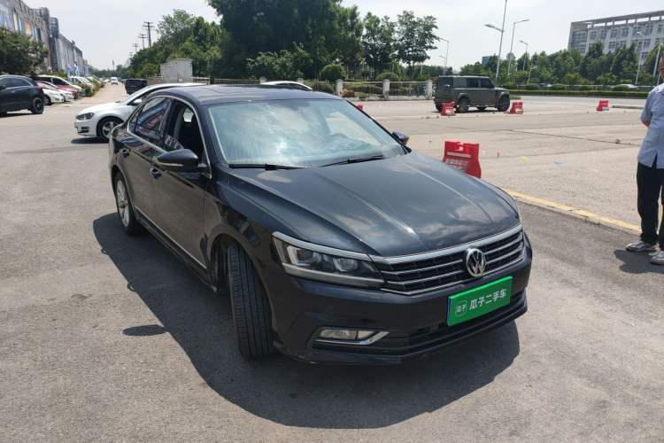 Used Volkswagen Passat 2017 330TSI DSG Luxury Edition Front Right 45 Deg