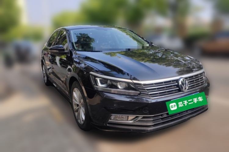 Used Volkswagen Passat 2017 330TSI DSG Luxury Edition Front Right 45 Deg