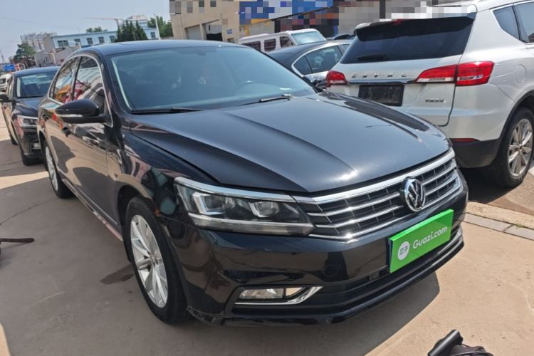 Used Volkswagen Passat 2017 330TSI DSG Luxury Edition Front Right 45 Deg