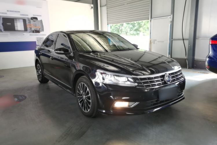 Used Volkswagen Passat 2017 330TSI DSG Luxury Edition Front Right 45 Deg