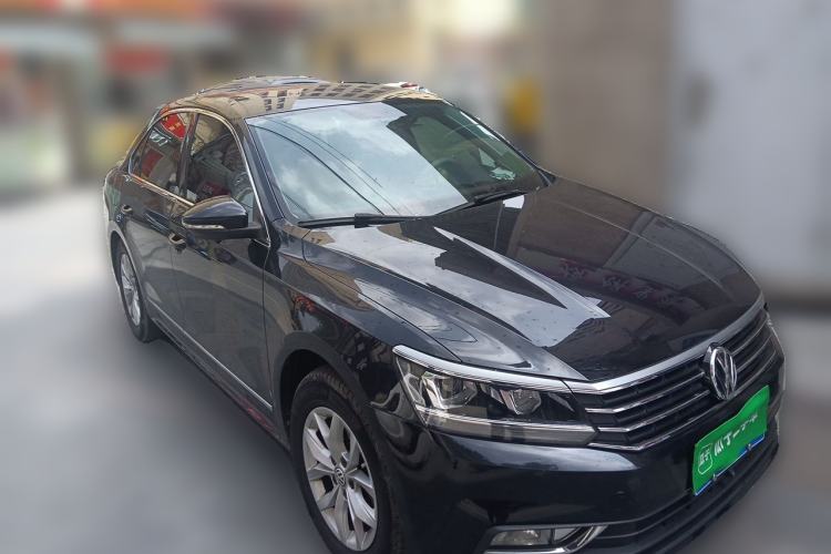 Used Volkswagen Passat 2017 280TSI DSG Luxury Edition Front Right 45 Deg