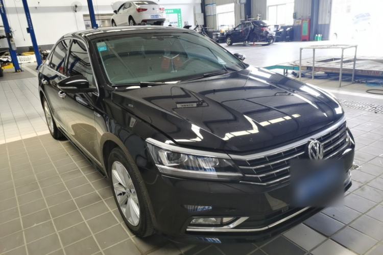 Used Volkswagen Passat 2017 330TSI DSG Luxury Edition Front Right 45 Deg