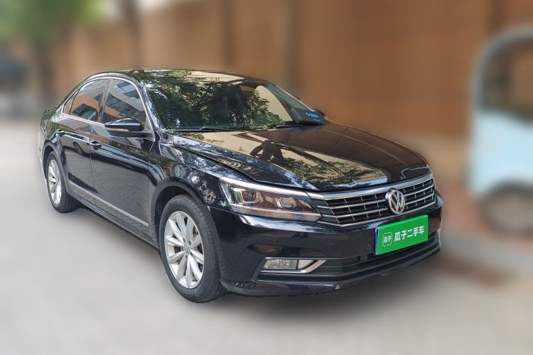 Used Volkswagen Passat 2017 330TSI DSG Luxury Edition Front Right 45 Deg
