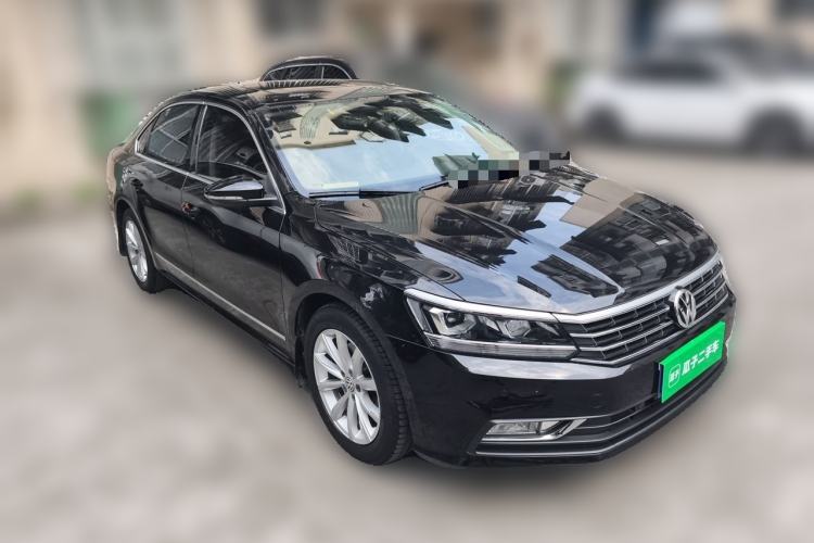 Used Volkswagen Passat 2017 330TSI DSG Luxury Edition Front Right 45 Deg