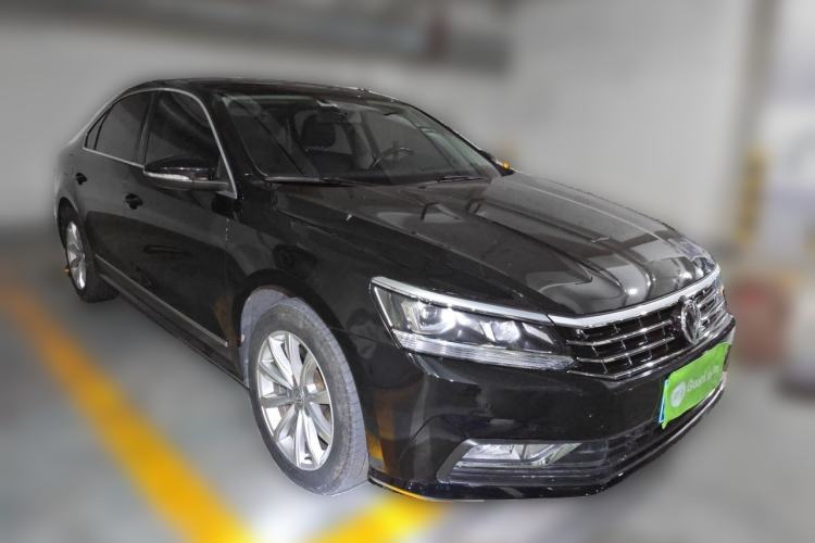 Used Volkswagen Passat 2017 330TSI DSG Luxury Edition Front Right 45 Deg