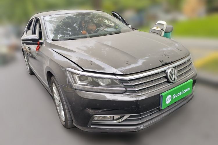 Used Volkswagen Passat 2017 330TSI DSG Luxury Edition Front Right 45 Deg