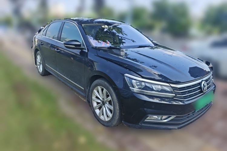 Used Volkswagen Passat 2017 330TSI DSG Luxury Edition Front Right 45 Deg