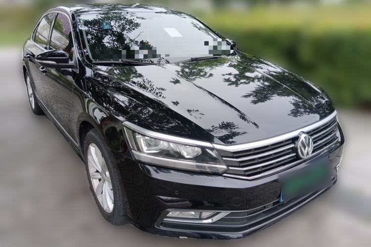 Used Volkswagen Passat 2017 330TSI DSG Luxury Edition Front Right 45 Deg