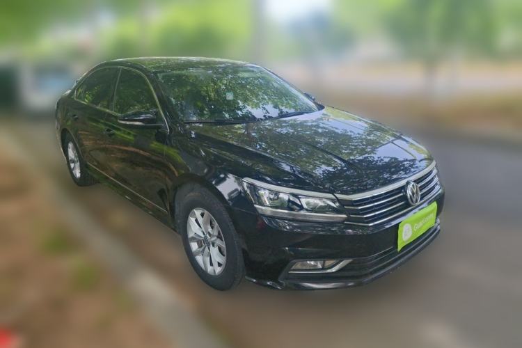 Used Volkswagen Passat 2017 280TSI DSG Luxury Edition Front Right 45 Deg
