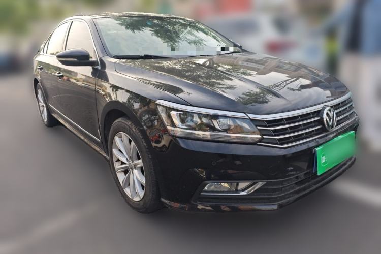 Used Volkswagen Passat 2017 280TSI DSG Luxury Edition Front Right 45 Deg