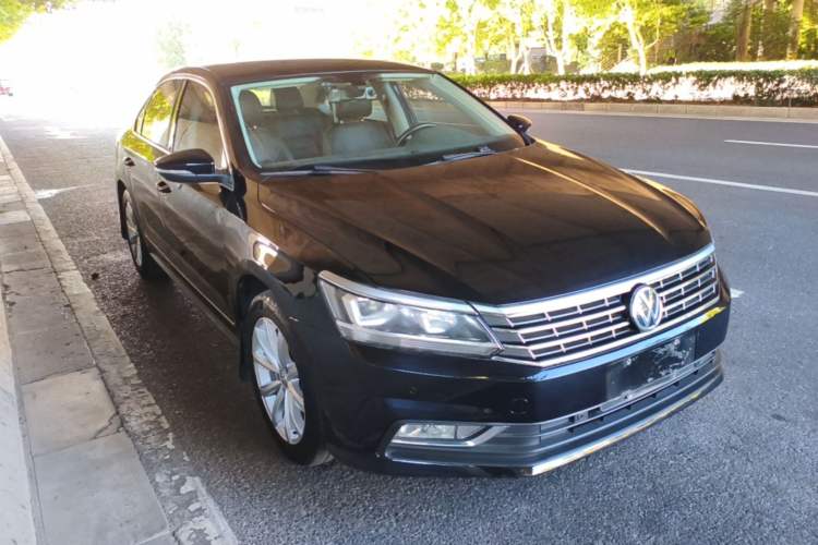 Used Volkswagen Passat 2017 330TSI DSG Luxury Edition Front Right 45 Deg