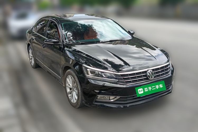 Used Volkswagen Passat 2017 330TSI DSG Luxury Edition Front Right 45 Deg
