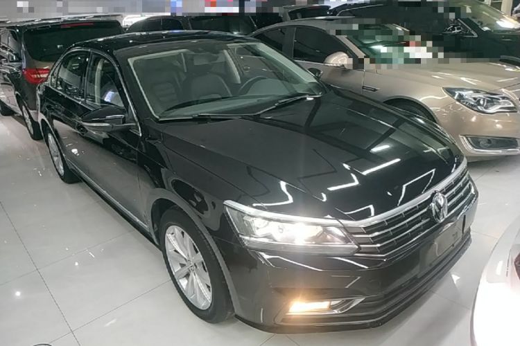 Used Volkswagen Passat 2017 330TSI DSG Luxury Edition Front Right 45 Deg