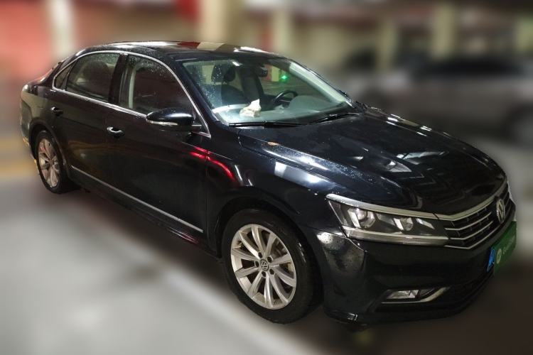 Used Volkswagen Passat 2017 330TSI DSG Luxury Edition Front Right 45 Deg