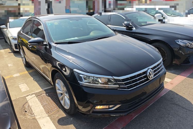 Used Volkswagen Passat 2017 330TSI DSG Luxury Edition Front Right 45 Deg