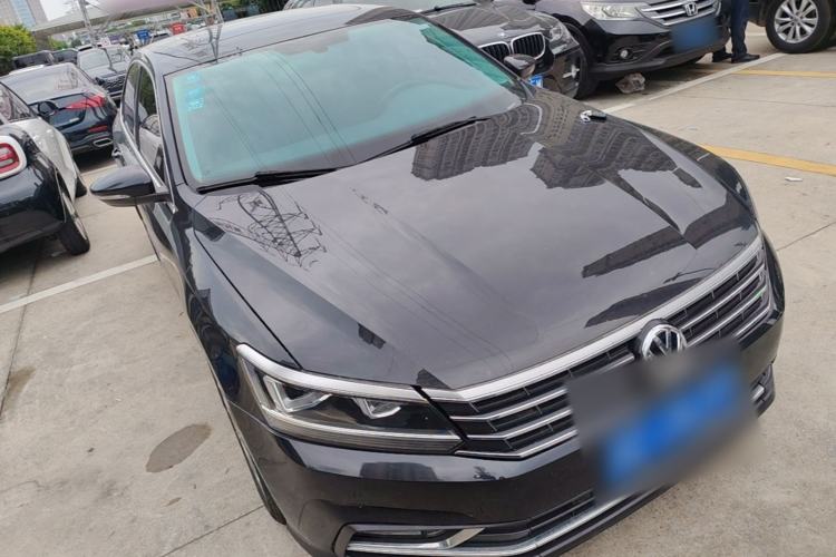 Used Volkswagen Passat 2017 330TSI DSG Luxury Edition Front Right 45 Deg