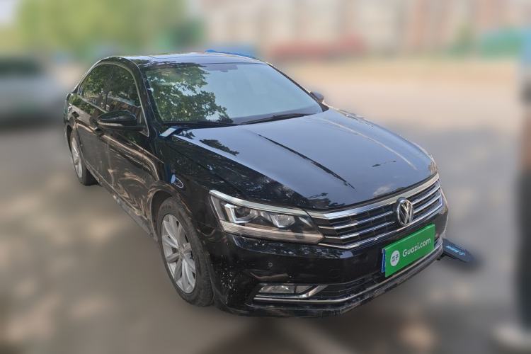 Used Volkswagen Passat 2017 330TSI DSG Luxury Edition Front Right 45 Deg